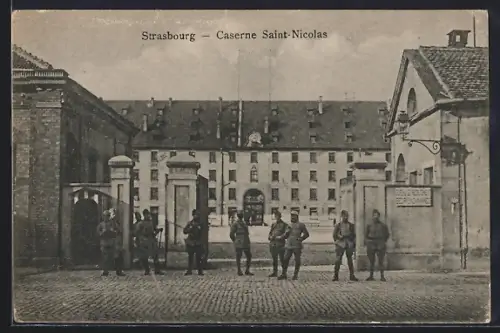 AK Strasbourg, Caserne Saint-Nicolas avec soldats devant l`entrée