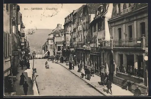 AK Saverne, Grand`Rue animée avec passants et bâtiments historiques