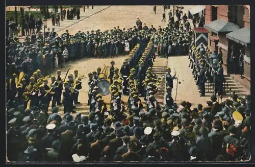 AK Strasbourg, Cérémonie militaire avec fanfare et foule rassemblée