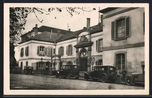AK Strasbourg, Hôpital Militaire Gaujo mit Autos davor
