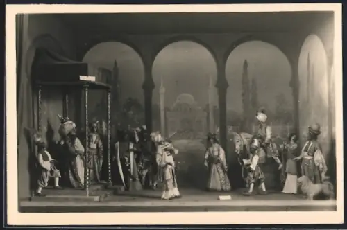 AK Sonneberg /Thür., Spielzeugmuseum, Aladin und die Wunderlampe, Märchengruppe aus 1001 Nacht