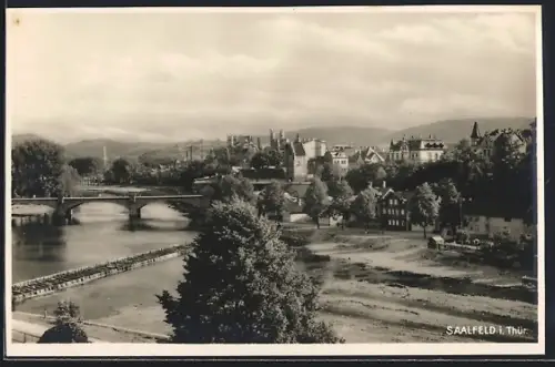 AK Saalfeld i. Thür., Flusspartie mit Brücke