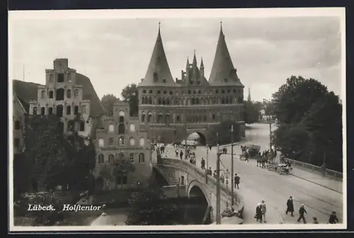 AK Lübeck, Brücke mit Holstentor