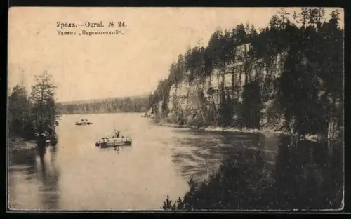 AK Ural, Schiffe auf dem Fluss vor Felsenküste