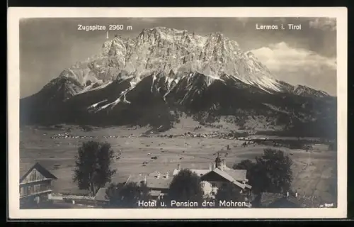 AK Lermoos i. Tirol, Hotel-Pension drei Mohren mit Zugspitze aus der Vogelschau