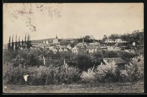 AK Merklin, Ortsansicht von einer Wiese aus