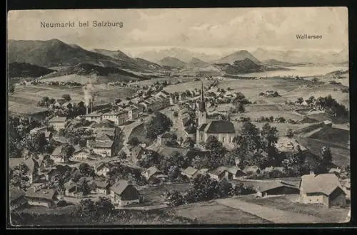 AK Neumarkt, Ortsansicht mit Blick auf Wallersee und Berge
