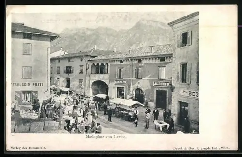 AK Levico, Marktplatz mit Bergpanorama