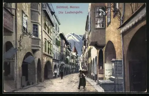 AK Meran, Strasse Laubengasse mit Kirche