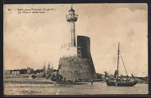 AK Saint-Quay-Portrieux /C.-du-N., Le Phare à marée basse