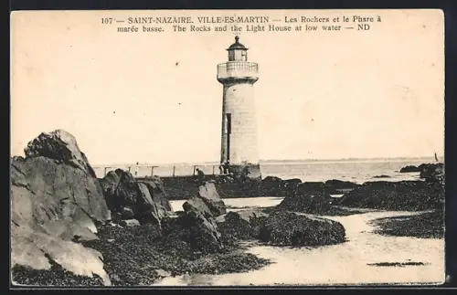 AK Saint-Nazaire, Ville-es-Martin, Les Rochers et le Phare à marée basse