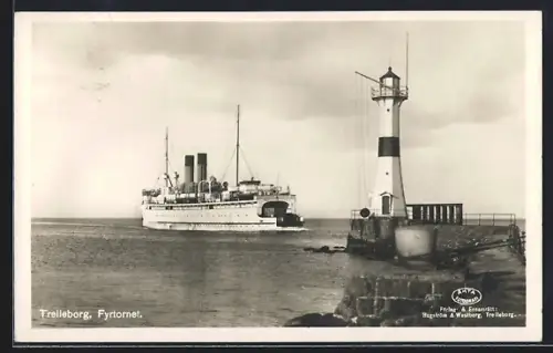 AK Trelleborg, Fährschiff passiert Leuchtturm