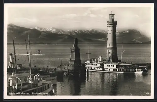 AK Lindau /Bodensee, Hafeneinfahrt mit Leuchtturm