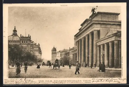 AK Berlin, Brandenburger Tor mit Pferdekutsche