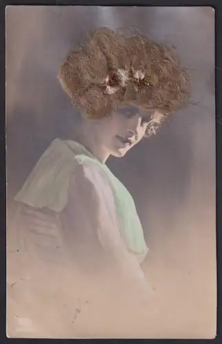 Echt-Haar-AK Porträt einer Dame mit Haarschmuck