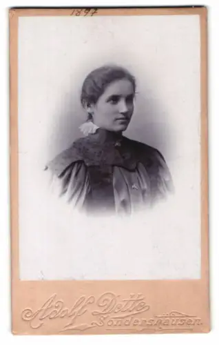 Fotografie Adolf Dette, Sondershausen, Marienstrasse 50, Porträt einer Frau 1897