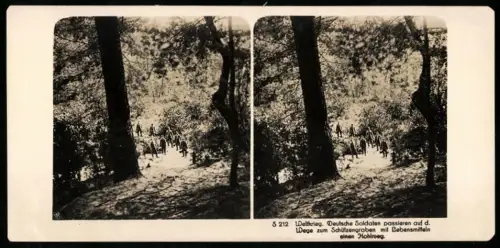 Stereo-Fotografie NPG, deutsche Soldaten tragen Lebensmittel zum Schützengraben und passieren einen Hohlweg