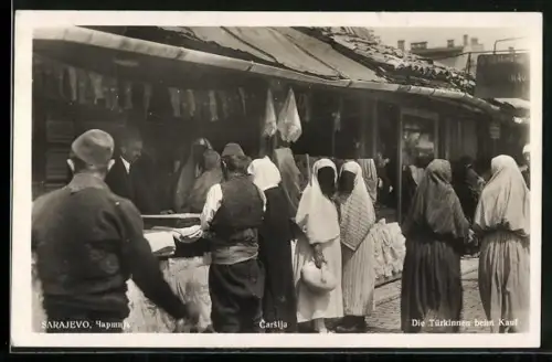 AK Sarajewo, Türkinnen beim Einkauf in der Carsija, Strassenhändler