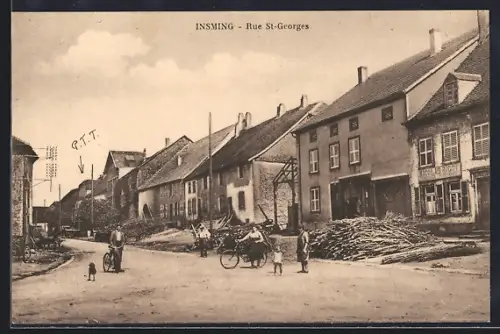 AK Insming, Rue St-Georges avec habitants et chiens