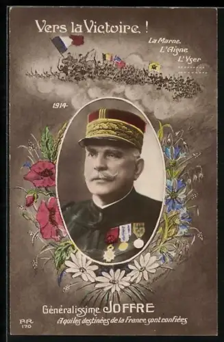 AK Généralissime Joffre, Portrait und Schlachtszene mit Flagge, Vers la Victoire!