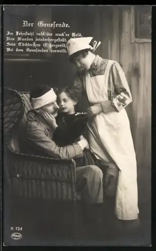 AK Der Genesende, Rot Kreuz-Schwester betreut Soldaten mit Kopfverletzung im Sessel mit Kind