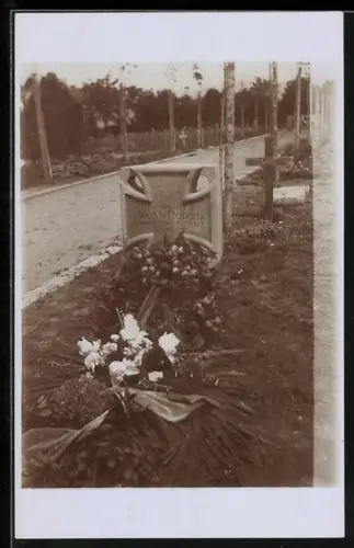 Foto-AK Kriegsgrab von Leutnant Aloys Peters, gefallen 1917