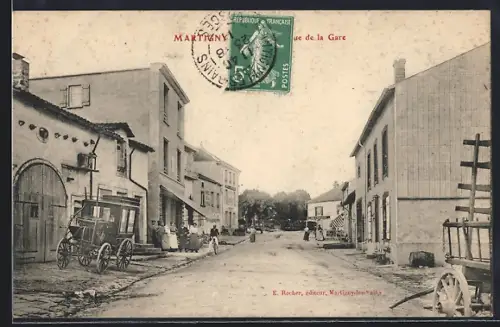 AK Martigny, Rue de la Gare avec calèche et passants