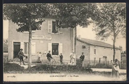 AK Girancourt, La Poste avec habitants et cyclistes devant le bâtiment