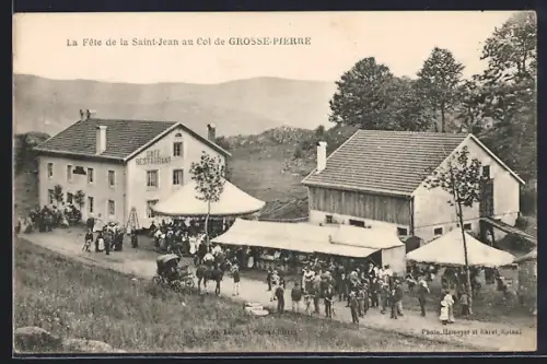 AK Grosse-Pierre, La Fête de la Saint-Jean avec café et foule rassemblée devant les bâtiments