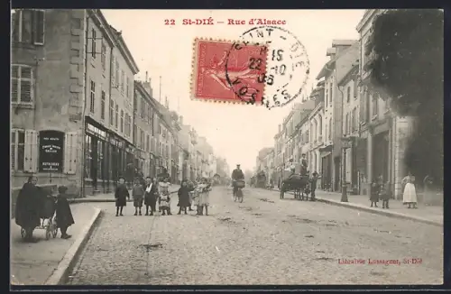 AK St-Dié, Rue d`Alsace animée avec habitants et calèches
