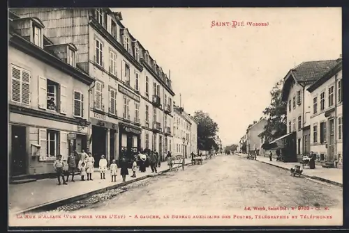AK Saint-Dié /Vosges, La Rue d`Alsace, vue prise vers l`Est, avec le bureau auxiliaire des postes à gauche