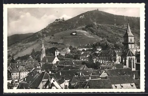 AK Ribeauvillé /Haut-Rhin, Vue sur le village et les collines avec château en arrière-plan