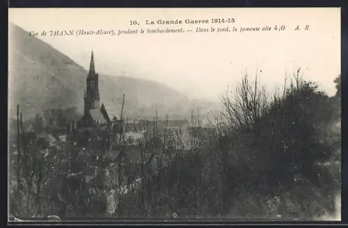 AK Thann /Haute-Alsace, Vue pendant le bombardement avec l`église et les collines en arrière-plan