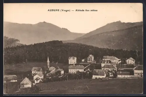 AK Aubure /Vosges, Vue du village entouré de collines boisées