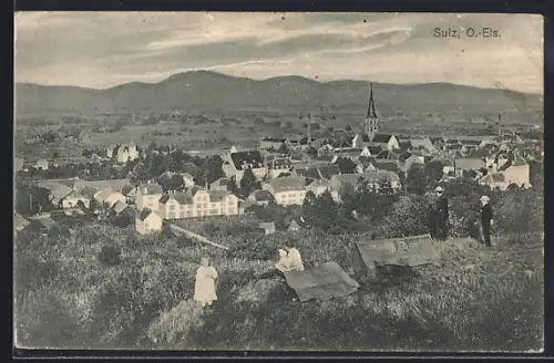 AK Sulz /O.-Els., Vue panoramique du village avec montagnes en arrière-plan