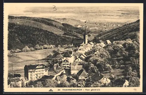 AK Thannenkirch, Vue générale du village pittoresque entouré de collines boisées