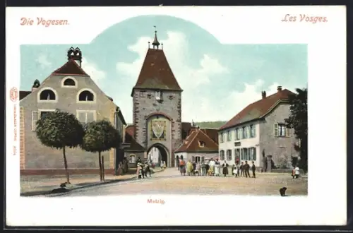 AK Mutzig /Vosges, Vue de la tour médiévale avec les habitants sur la place centrale
