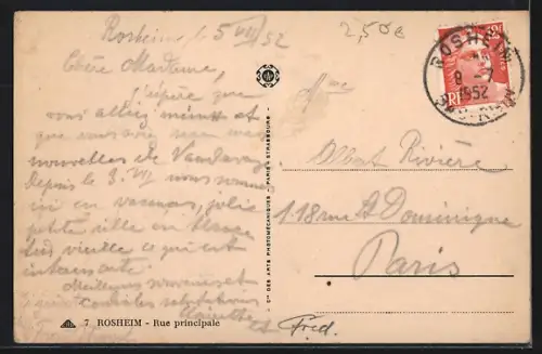 AK Rosheim, Rue principale avec maisons à colombages et clocher au fond