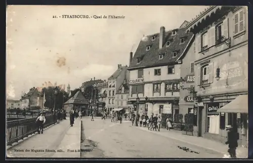 AK Strasbourg, Quai de l`Abattoir avec passants et facades commercantes