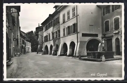 AK Coppet, Strassenpartie mit Brunnen