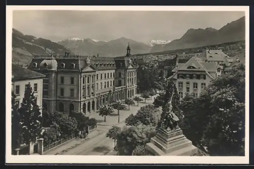 AK Chur, Fontanadenkmal mit Strassenpartie