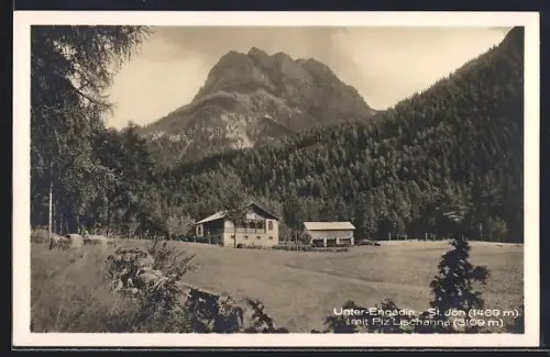 AK Scuol /Unterengadin, St. Jon, Haus mit Nebengebäude und Piz Lischanne