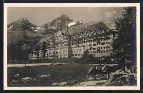 AK St. Moritz, Suvrettahaus mit Tennisplatz