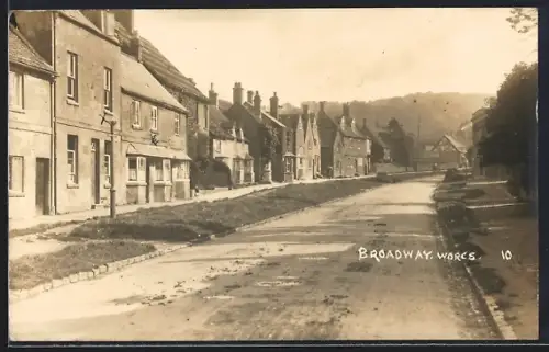 AK Broadway, Street view with residential houses