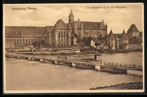 AK Marienburg /Westpr., Die Marienburg mit Schiffsbrücke