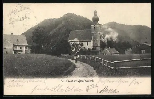 AK Grödig, St. Leonhard-Drachenloch, Maler mit Staffelei auf dem Weg an der Kirche