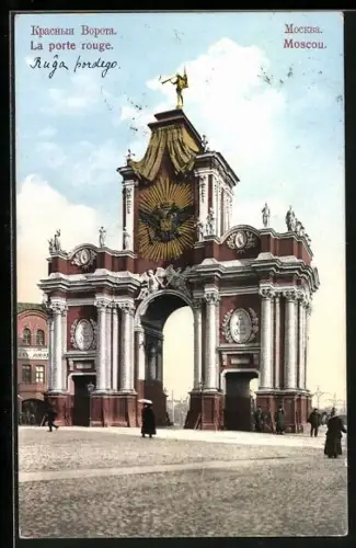 AK Moskau, La porte rouge mit Passanten