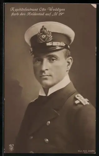AK Kapitänleutnant auf U29 Otto Weddigen, Portrait in Uniform mit Schirmmütze