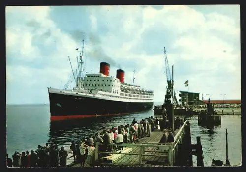 AK Passagierschiff Hanseatic legt ab