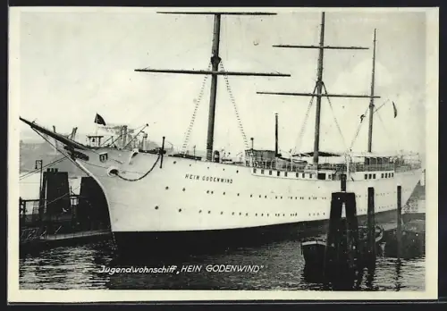 AK Hamburg, Jugend-Segelschiff Hein Godenwind im Hafen